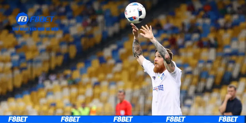 Tìm hiểu sơ về kèo ném biên đầu tiên